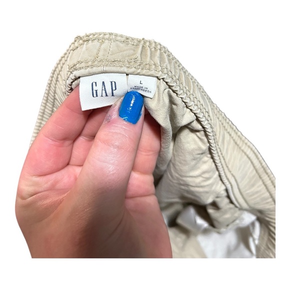 GAP Men's Tan Cargo Shorts - Picture 3 of 4